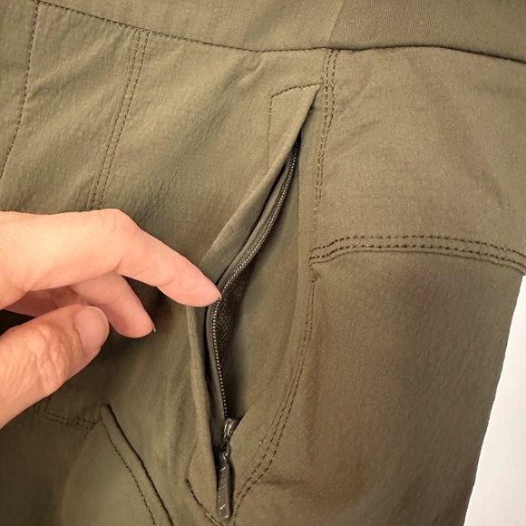 Athleta Trekkie cargo shorts - Picture 4 of 7